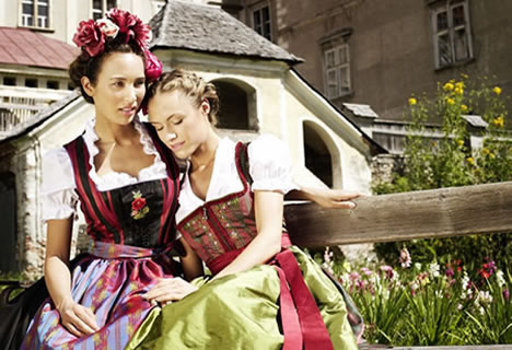 Trends bei Dirndl und Trachten - Wiesndirndl, Modetrends und Accessoires - New fashion, styles and looks (Bild Sportalm)